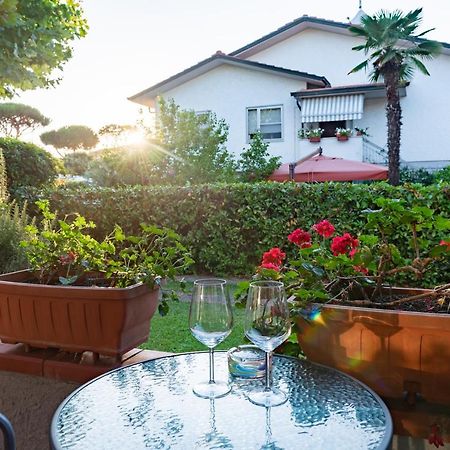 Apartment Holiday Versilia Камайоре Екстериор снимка
