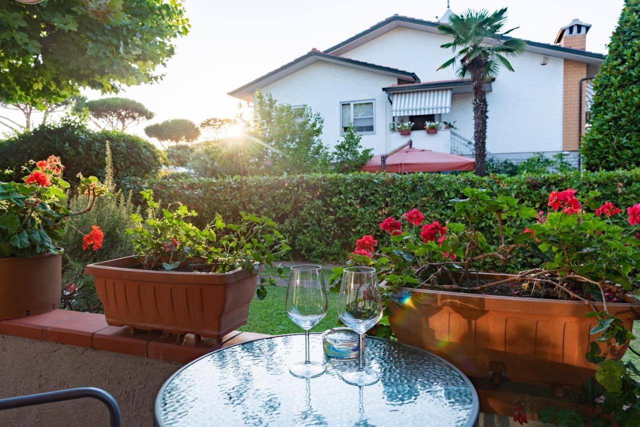 Apartment Holiday Versilia Камайоре Екстериор снимка